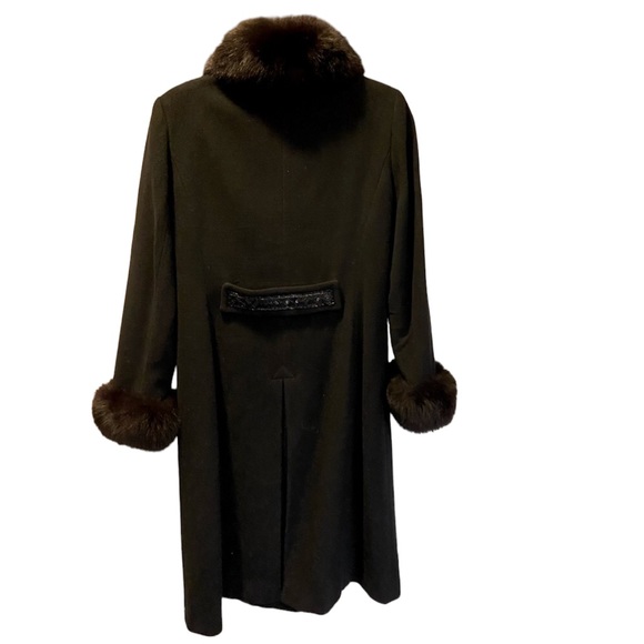 Gorgeous Marvin Richard’s Lambswool Coat with fur collar and cuffs. - Picture 2 of 8